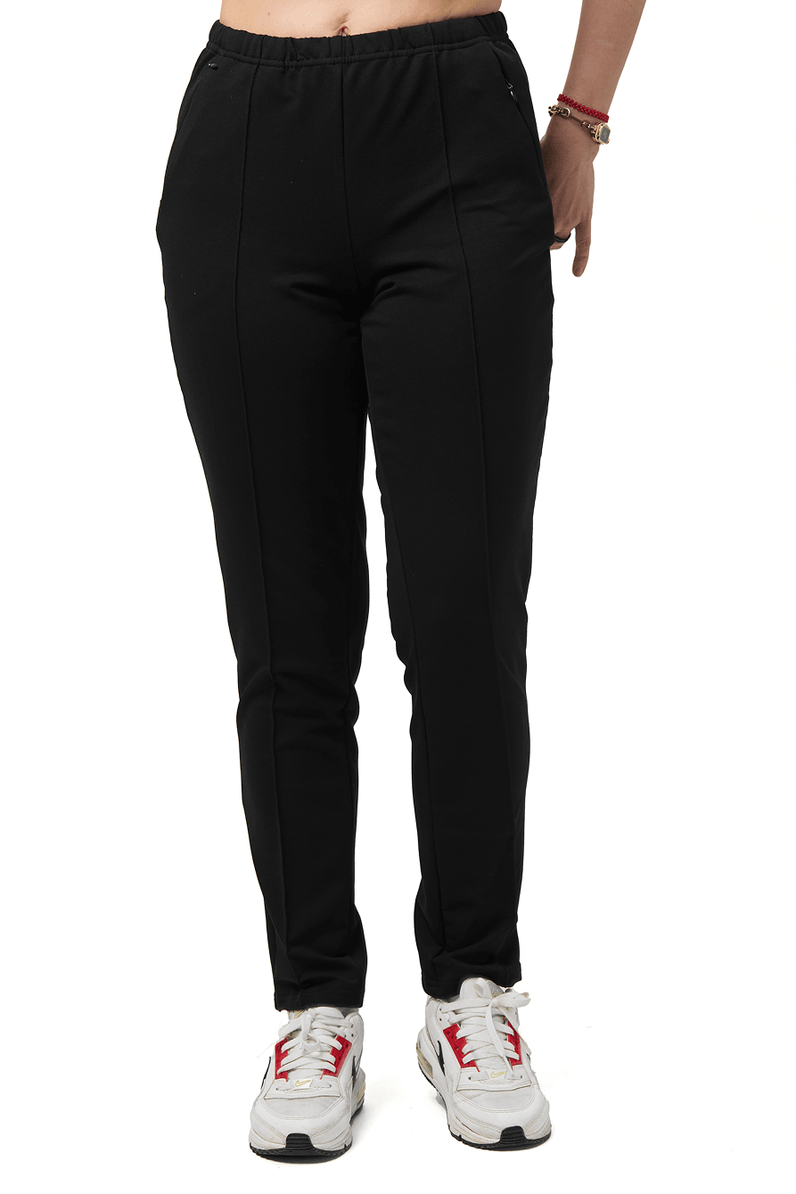Pantaloni negri pentru femei – model sport cu elasticitate, ideali pentru uniforme sau mișcare