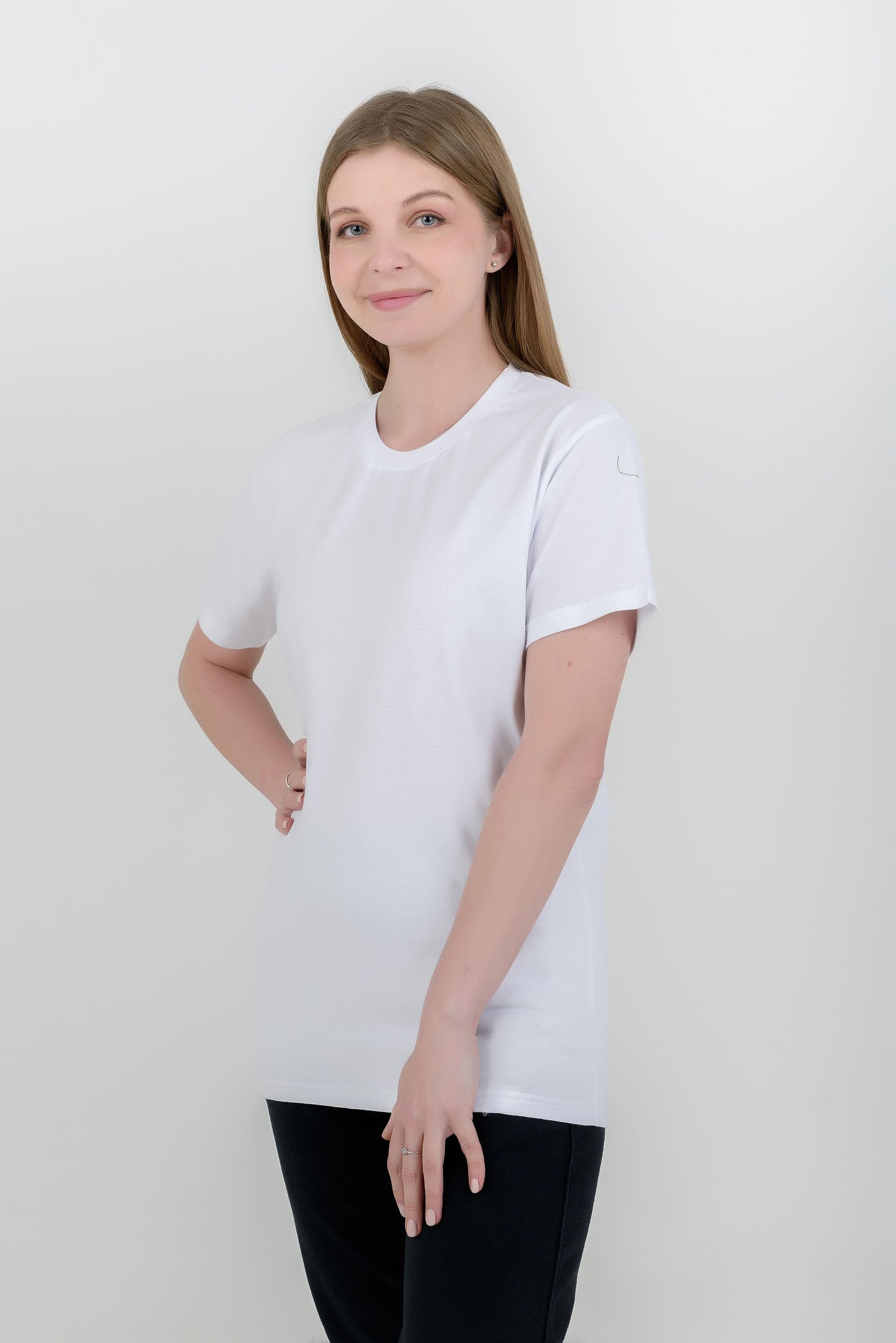 Tricou alb simplu pentru femei – model clasic din bumbac, potrivit pentru uniforme personalizate