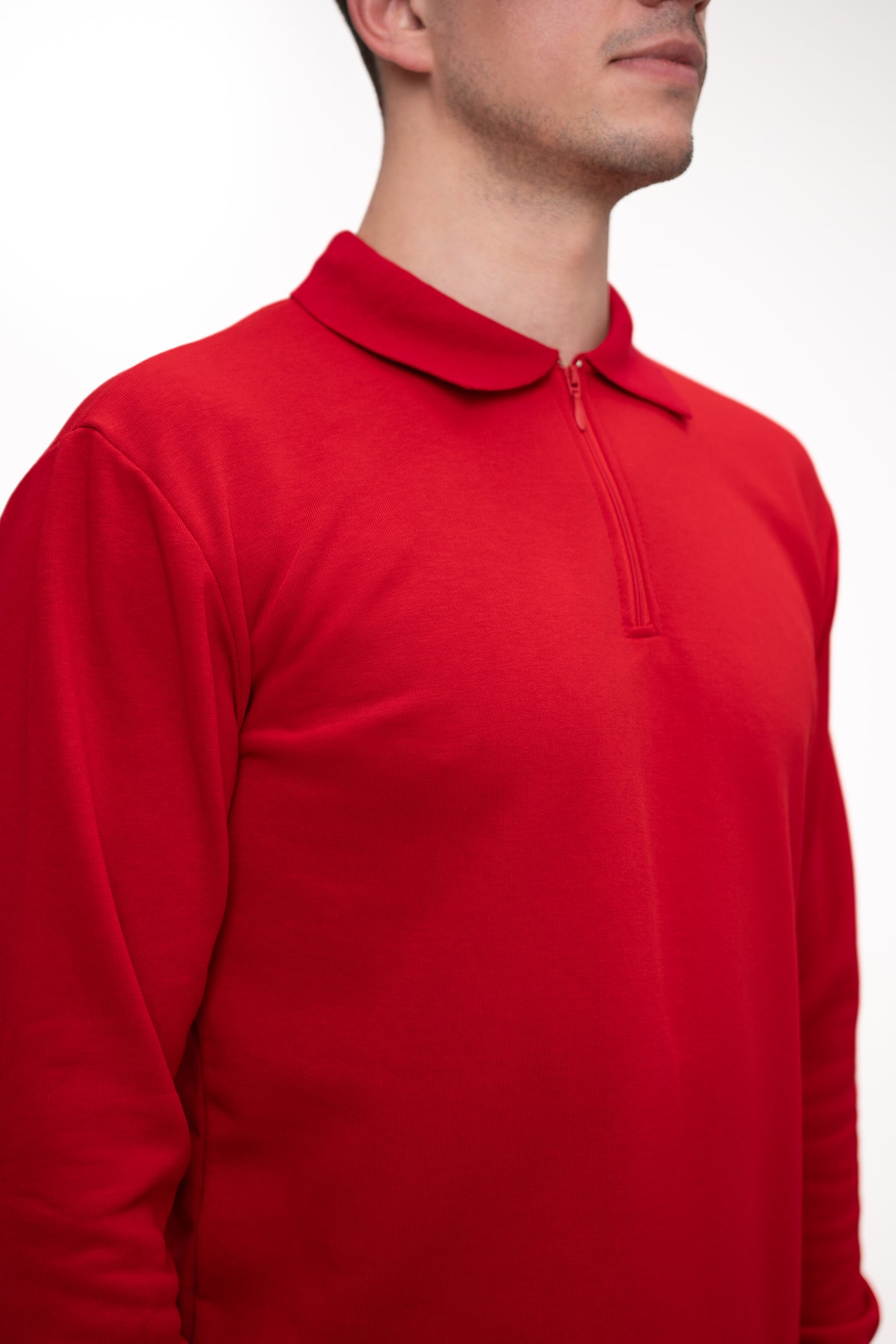 Hanorac Polo roșu, detaliu guleraș și fermuar, material de calitate pentru confortul zilnic și personalizare ușoară.