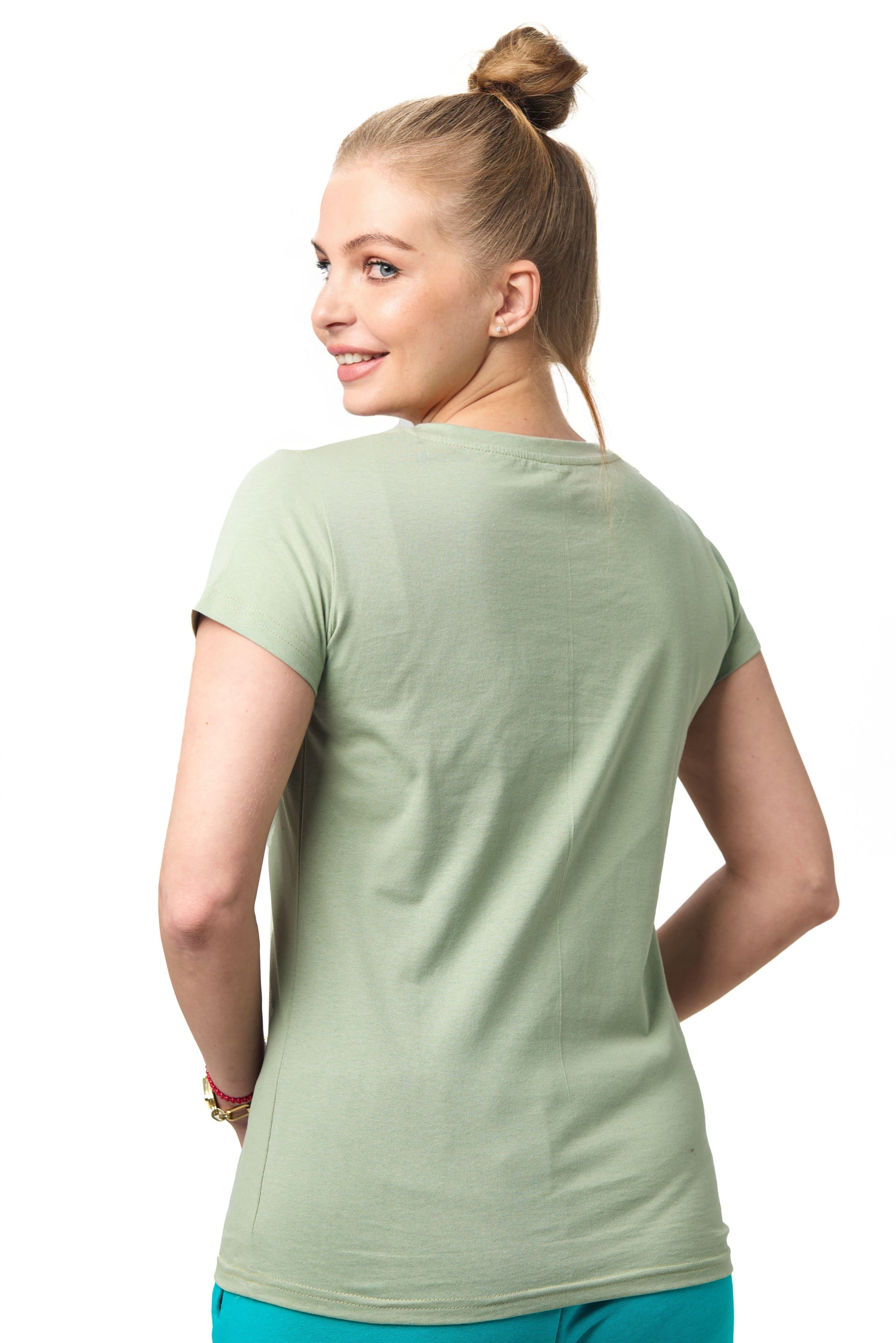 Tricou clasic verde deschis pentru femei – material ușor, respirabil, confecționat local