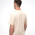 Tricou clasic bej din bumbac, model simplu și versatil pentru orice ținută.
