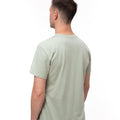 Tricou clasic verde deschis pentru bărbați, confortabil și modern.
