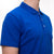 Tricou polo albastru electric din bumbac, vedere laterală și detalii de croială.