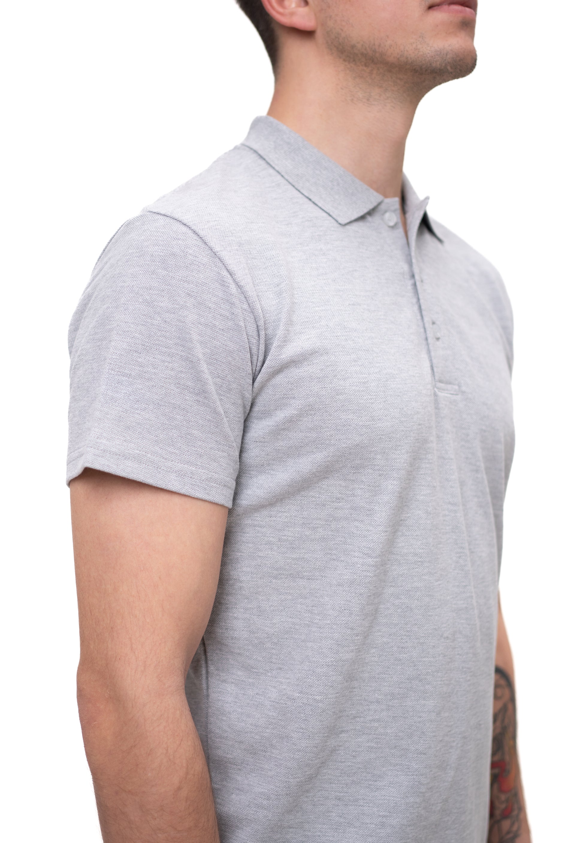 Tricou polo gri deschis din bumbac gros 200 g/m², confortabil și durabil.