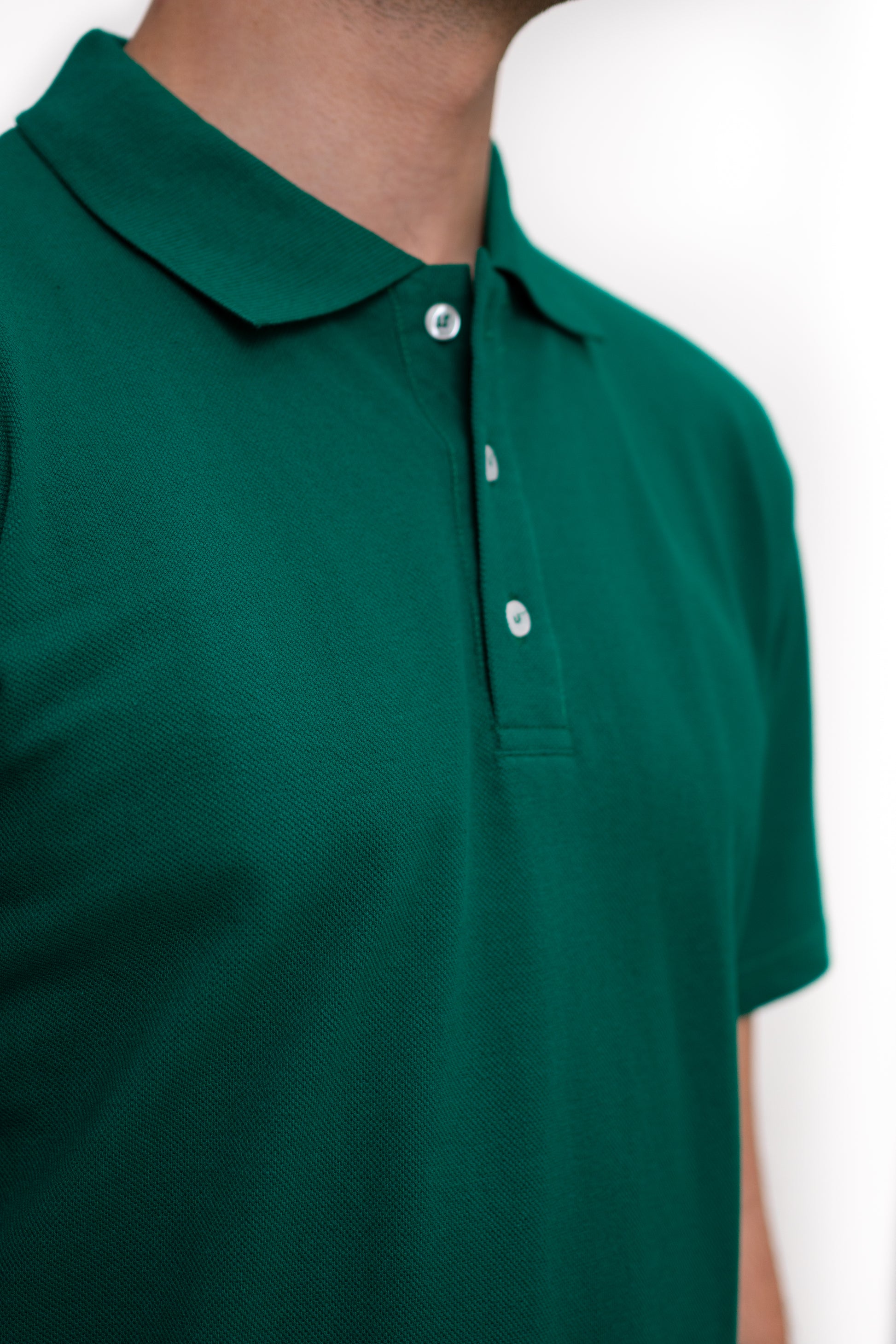 Tricou polo verde închis pentru bărbați, țesătură densă 200 g/m², ideal pentru uniforme.
