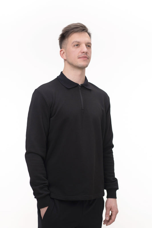 Hanorac Polo negru, vedere laterală, confort și stil pentru purtare zilnică sau în activități de grup.
