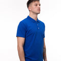 Tricou polo albastru electric, design modern, potrivit pentru sport și casual.