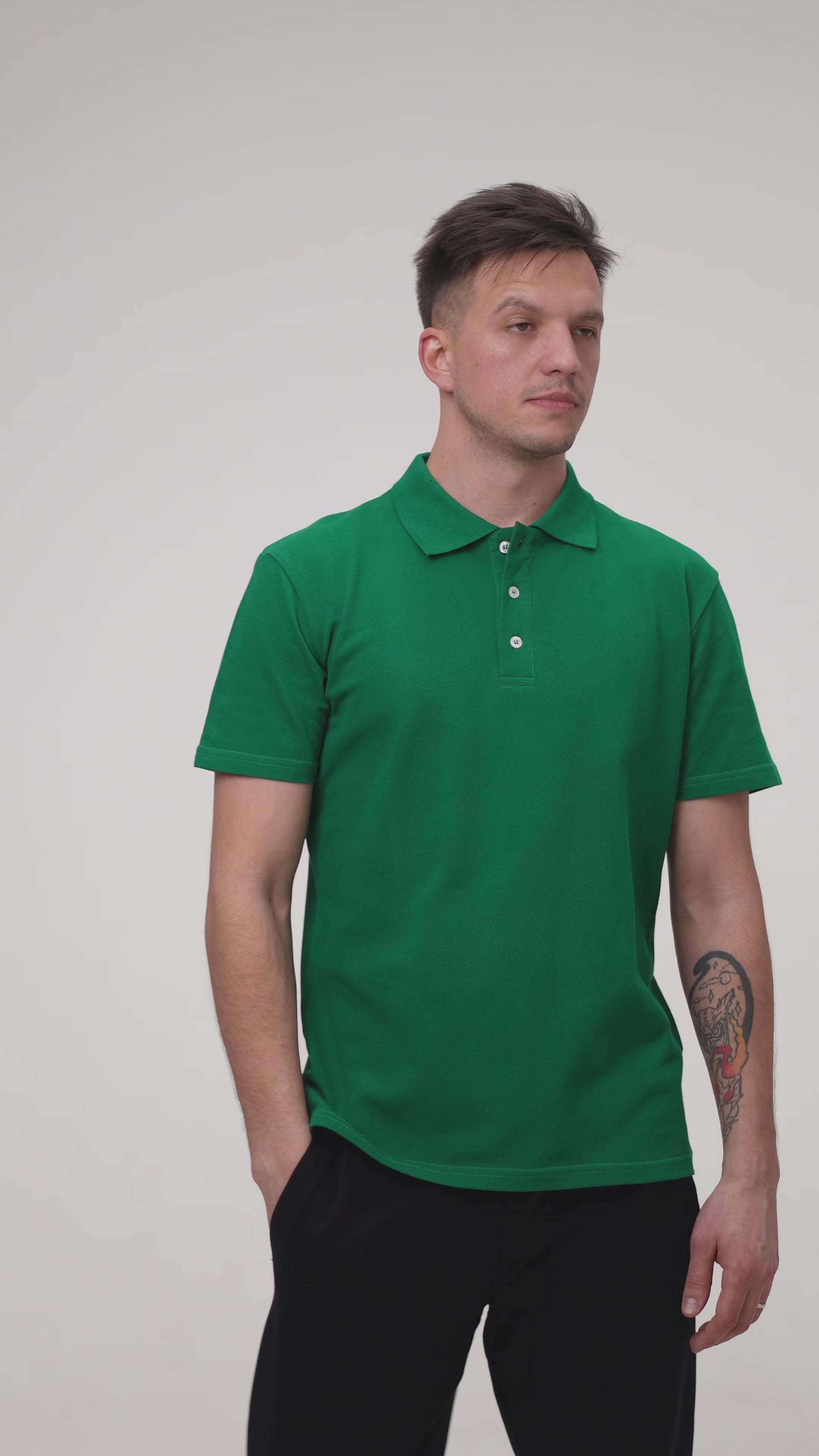 Tricou polo verde închis din bumbac, model confortabil pentru echipe și companii.