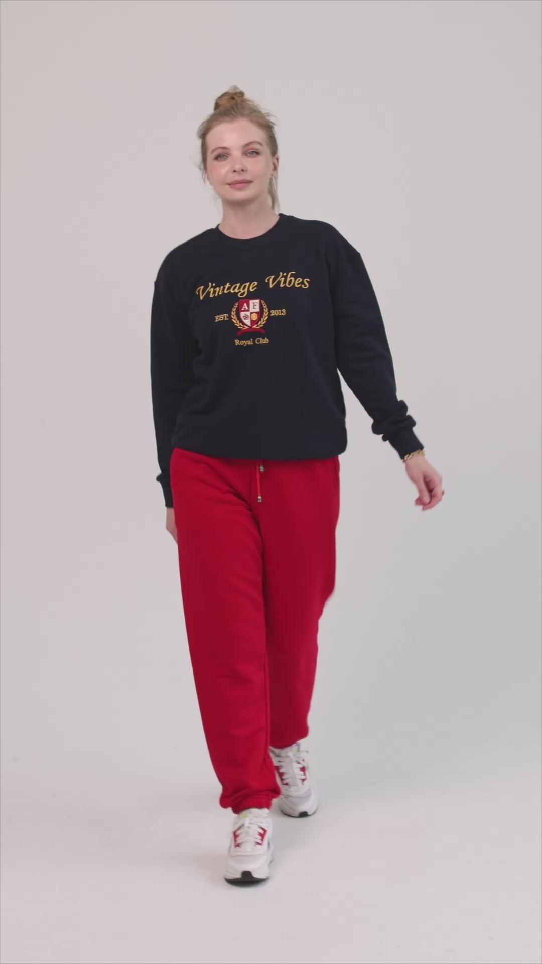 Video hanorac Vintage damă – model albastru închis din bumbac, confecționat de Almam Fashion Moldova