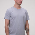 Tricou clasic gri deschis, croială standard, ideal pentru echipe și uniforme. Tricou pentur bărbați la preț angro.